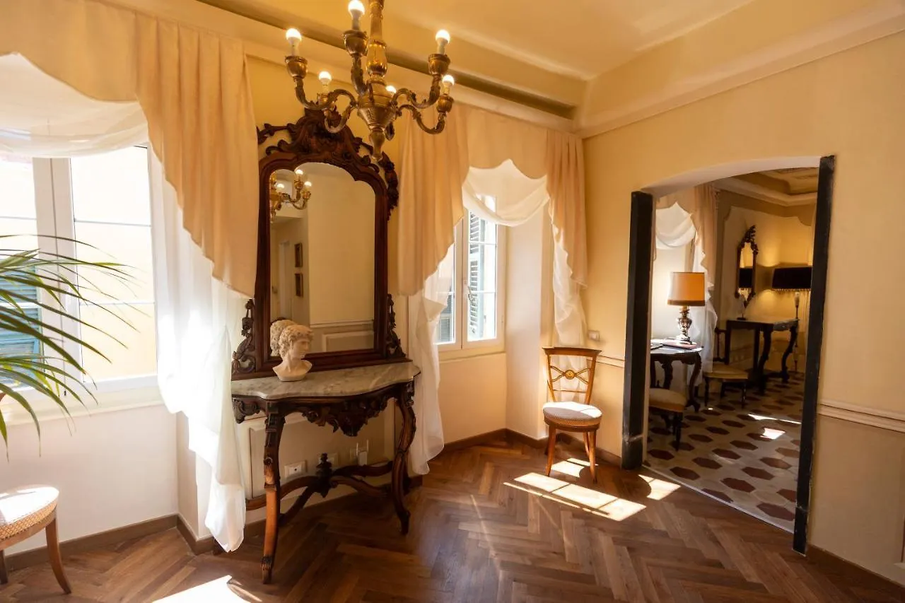Guest house Palazzo Lari Sarzana Hotel