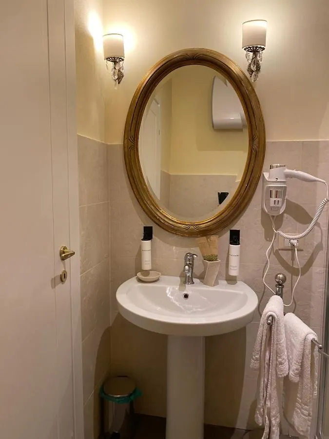 Palazzo Lari Sarzana Hotel Guest house