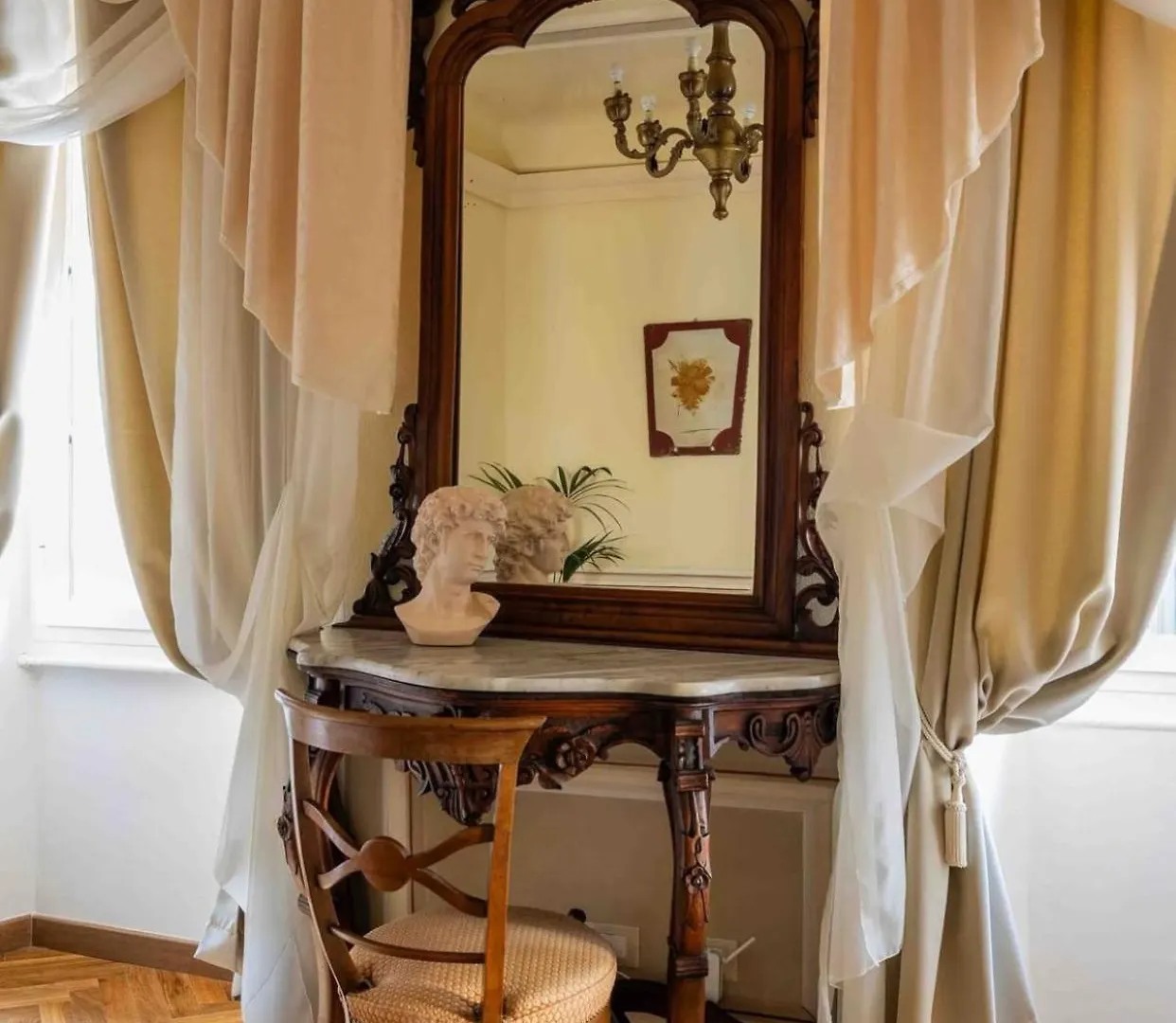 Palazzo Lari Sarzana Hotel Italy