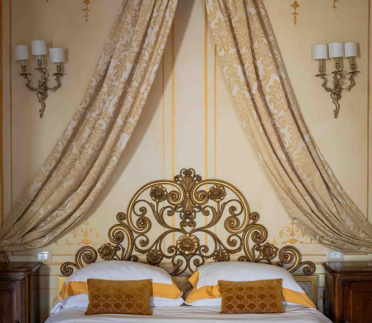 Guest house Palazzo Lari Sarzana Hotel
