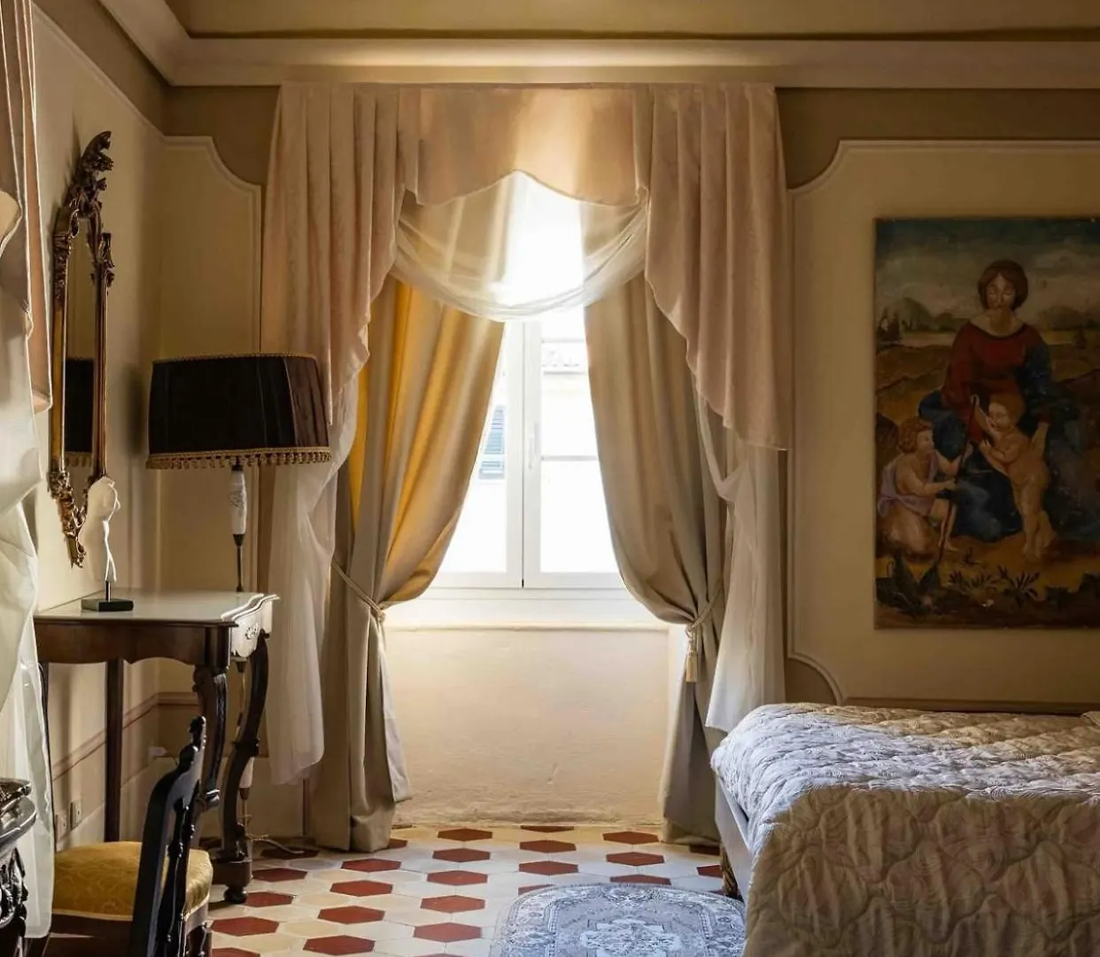 Palazzo Lari Sarzana Hotel Guest house