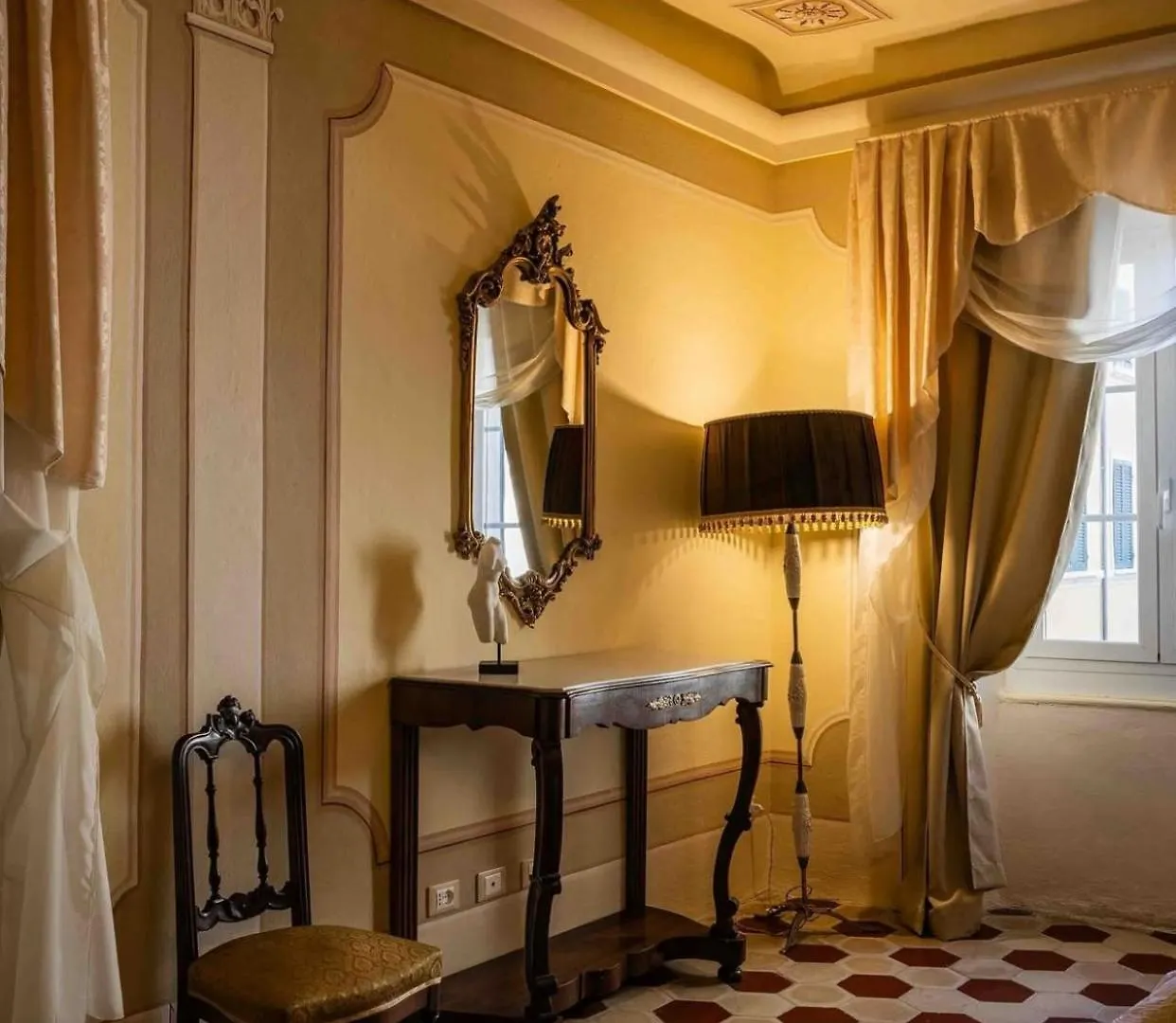 Guest house Palazzo Lari Sarzana Hotel