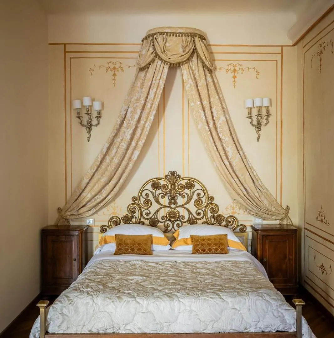 Palazzo Lari Sarzana Hotel Guest house