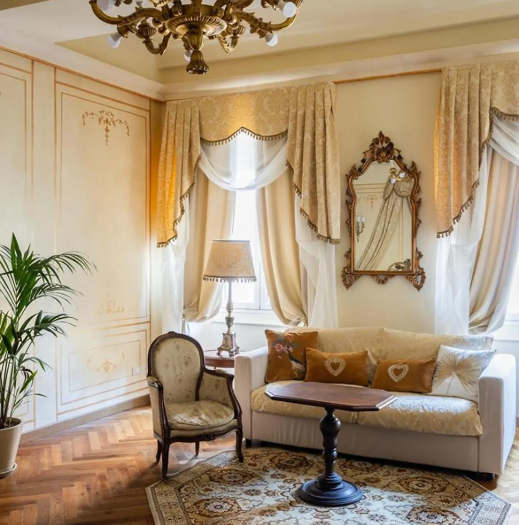 Guest house Palazzo Lari Sarzana Hotel