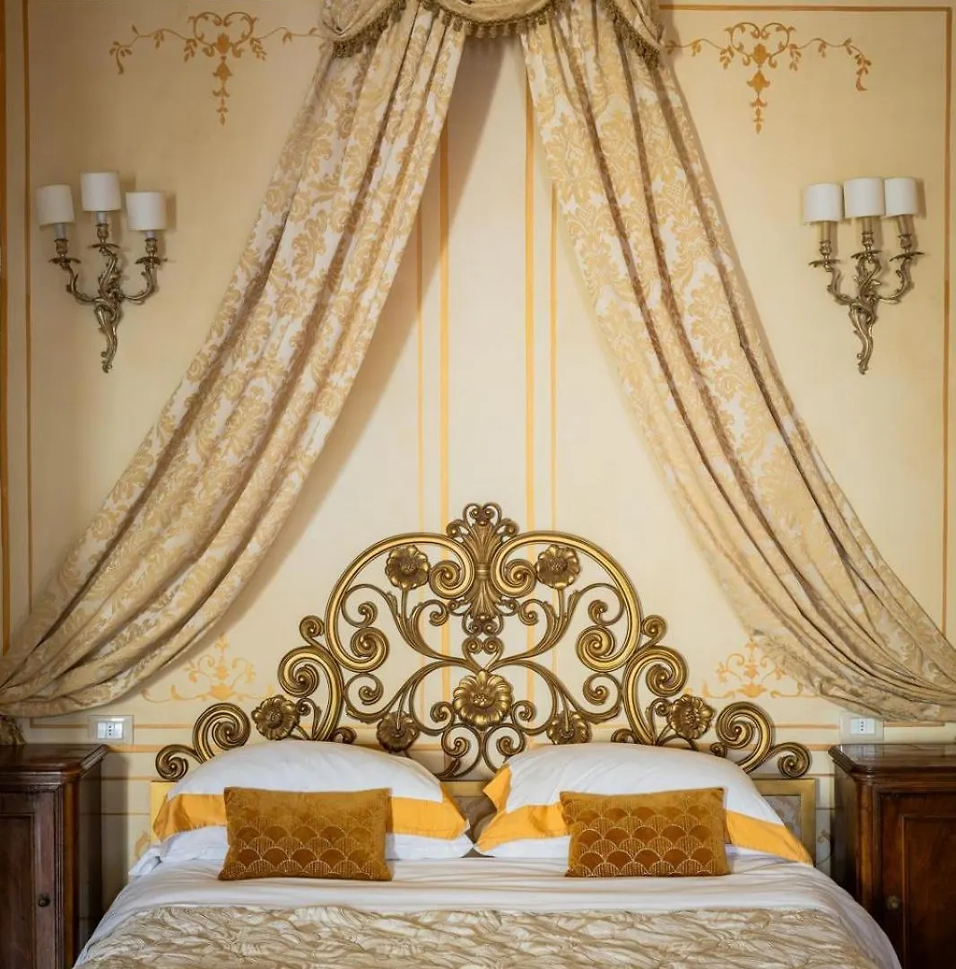 Hotel Palazzo Lari Sarzana 0*,